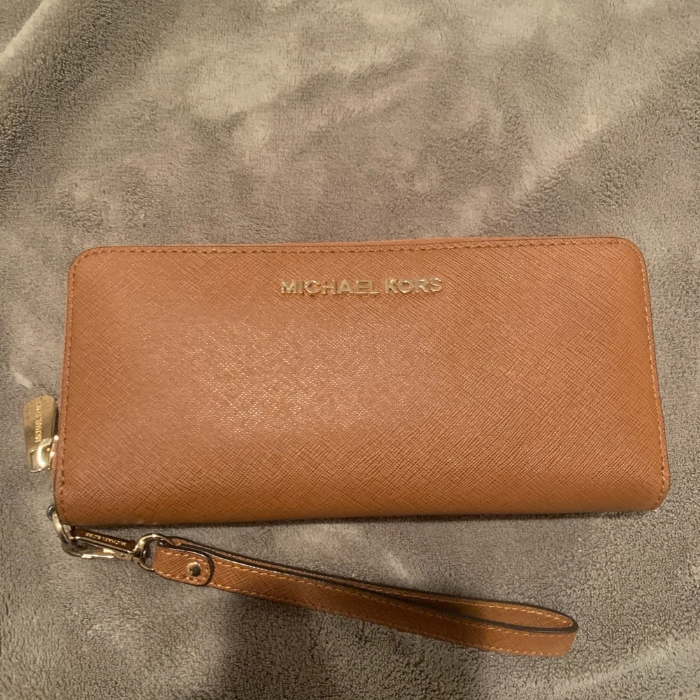michael kors wristlet wallet